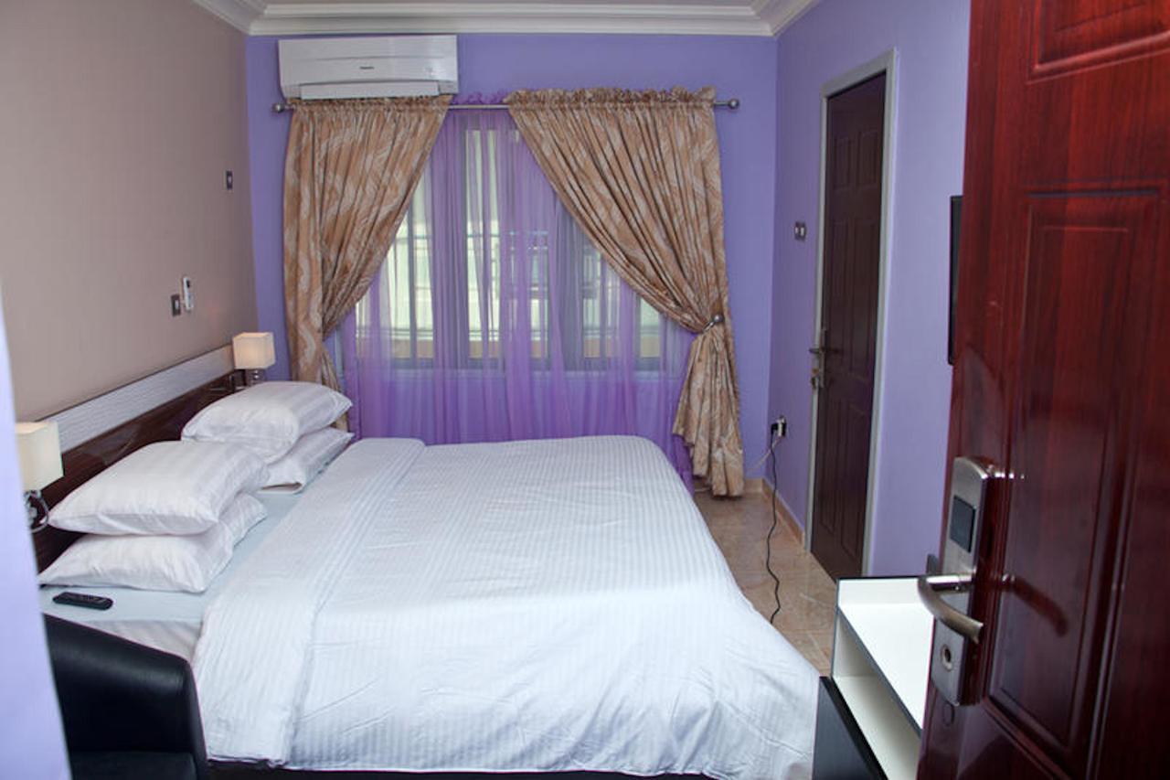 Milestone Hotel Ogombo Exterior foto
