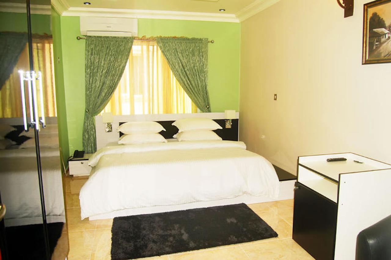 Milestone Hotel Ogombo Exterior foto