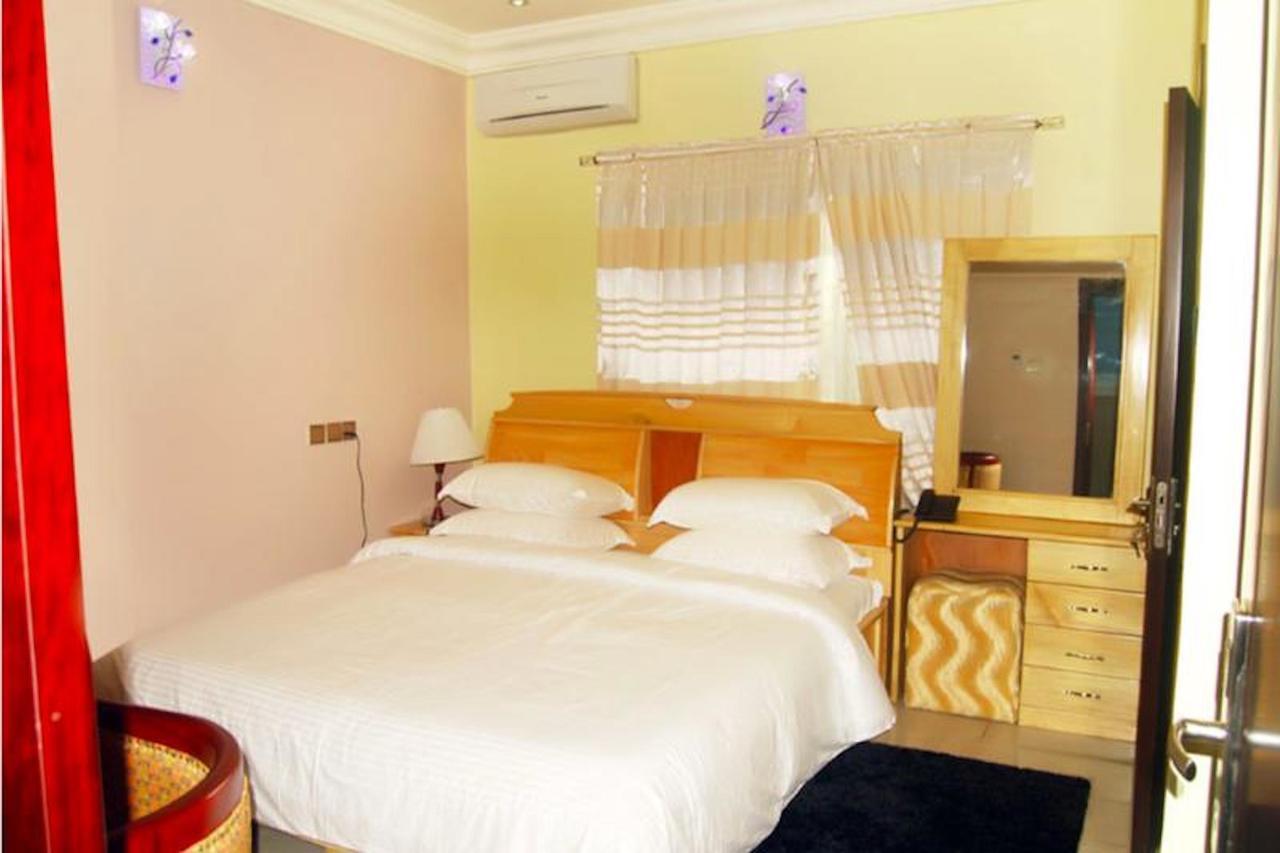 Milestone Hotel Ogombo Exterior foto