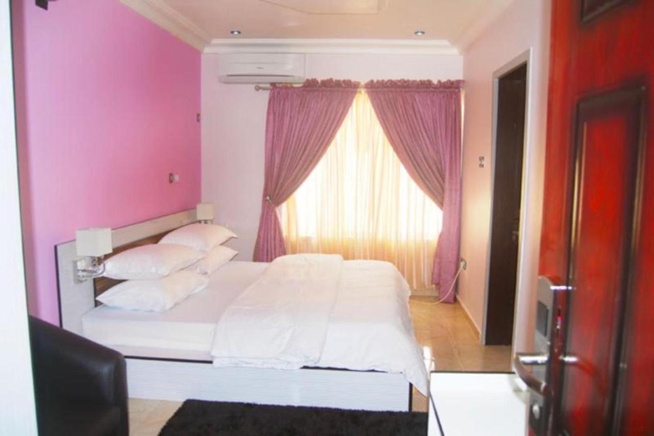 Milestone Hotel Ogombo Exterior foto