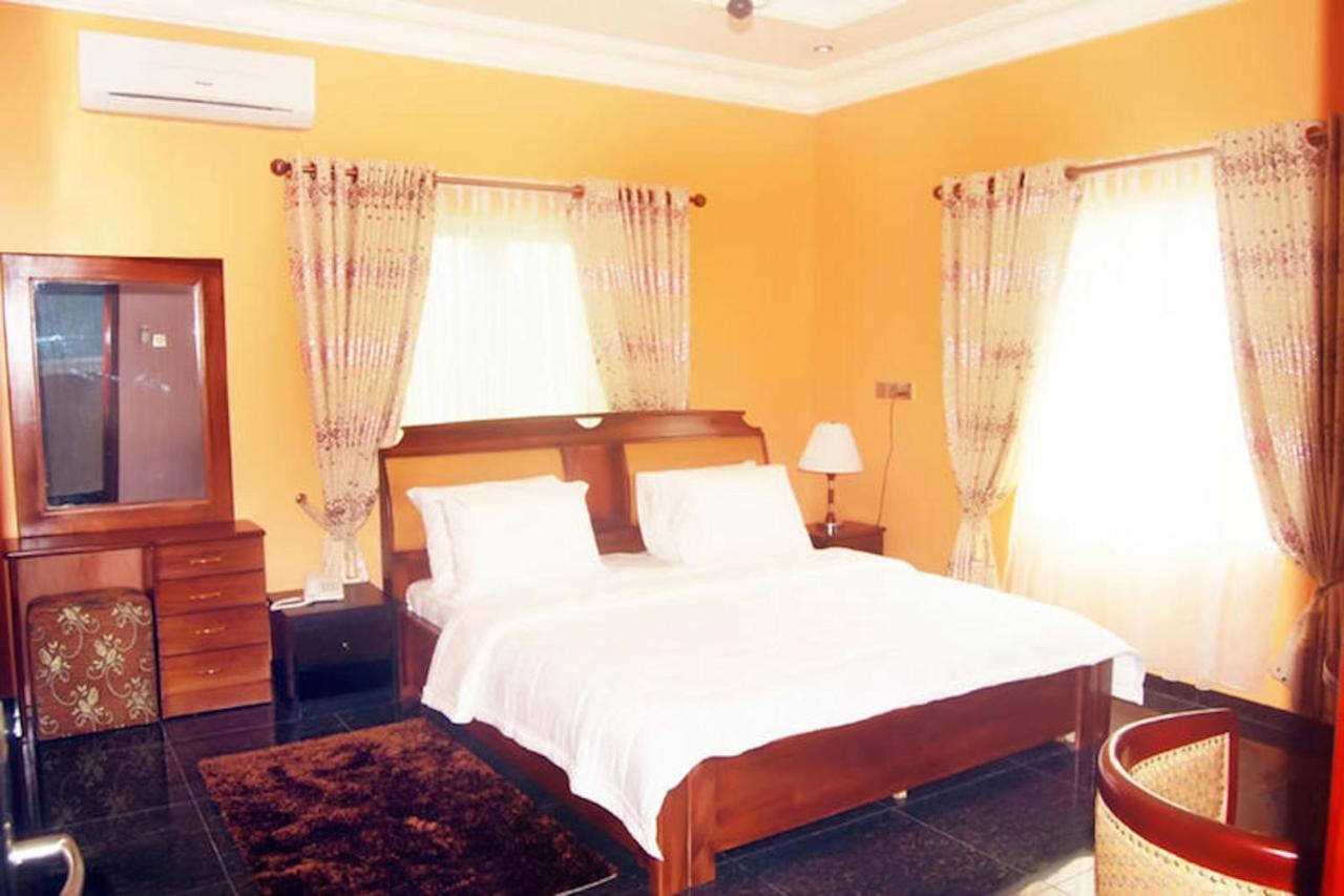 Milestone Hotel Ogombo Exterior foto