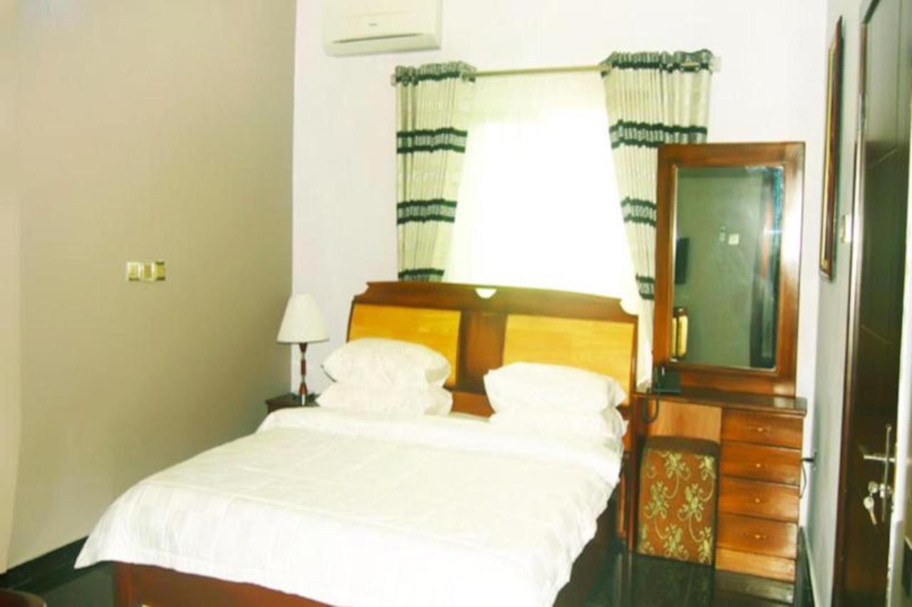 Milestone Hotel Ogombo Exterior foto