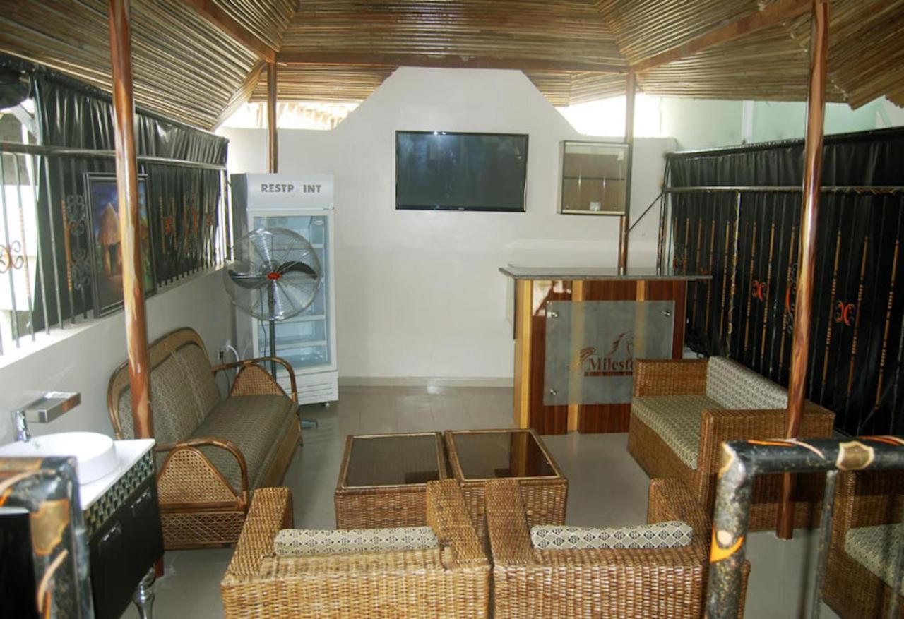 Milestone Hotel Ogombo Exterior foto